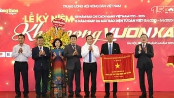 Báo Dân Việt kỷ niệm 15 năm Ngày ra mắt Báo điện tử và đón nhận Cờ thi đua của Chính phủ