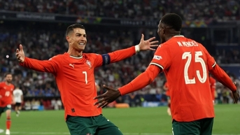 Ronaldo đi vào lịch sử sau khi giúp tuyển Bồ Đào Nha đánh bại Đức