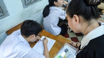 Thi lớp 10 TPHCM: Thí sinh bất ngờ đánh dấu ký tự lạ vào đầu phách