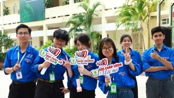 Hơn 5.000 áo xanh tình nguyện Hà Nội "tiếp sức mùa thi"