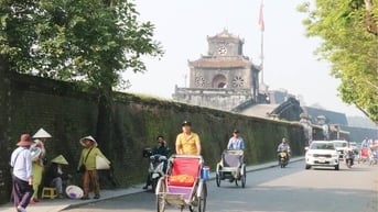 Loại bỏ những "hạt sạn" để phát triển du lịch