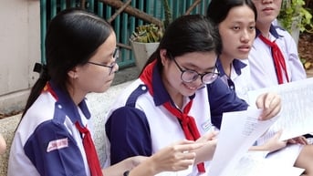 Thi lớp 10 TP.HCM: Môn tiếng Anh dễ, môn văn có thí sinh đánh dấu bài làm