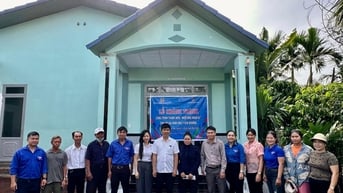 Bàn giao công trình thanh niên “Ngôi nhà Nhân ái” tặng hộ nghèo tại huyện Cư Kuin