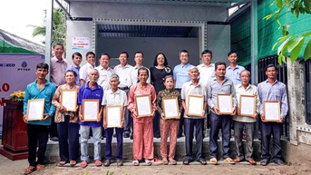 Bàn giao 10 căn nhà Đại đoàn kết