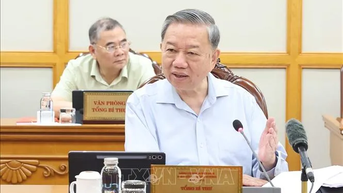 Bố trí, sắp xếp cán bộ đúng nguyên tắc, khuyến khích cán bộ còn tuổi làm việc