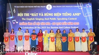 Hào hứng với hội thi “Hát và hùng biện tiếng Anh”