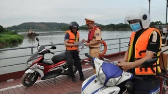 Những lưu ý khi tham gia giao thông đường thủy mùa mưa bão