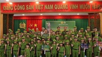 Khai giảng chương trình “Học làm chiến sĩ Công an năm 2025” với nhiều kiến thức bổ ích