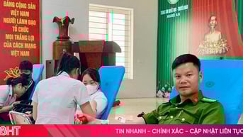 Phó trưởng công an xã ở Hà Tĩnh ra Nghệ An hiến máu cứu bệnh nhân nguy kịch