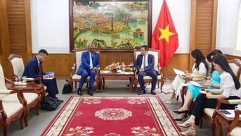 Thứ trưởng Hoàng Đạo Cương tiếp ứng cử viên Tổng Giám đốc UNESCO Firmin Edouard Matoko