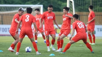 Tư thế nhà vô địch khu vực