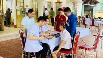Tri ân người có công và tuyên truyền Luật Trẻ em