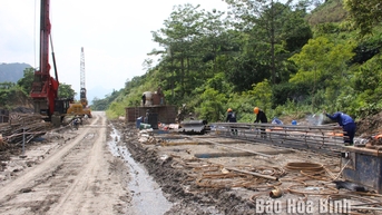 Phấn đấu thông xe kỹ thuật công trình khẩn cấp khắc phục sạt lở trên tuyến ĐT.435 trước 15/8/2025
