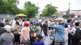 Thi lớp 10 ở TP HCM: Một thí sinh bị đình chỉ thi do dùng thước kẻ ghi tài liệu