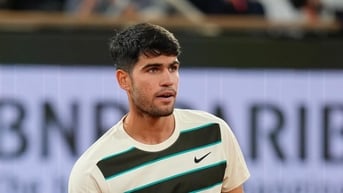 Alcaraz đoạt vé vào chung kết Roland Garros