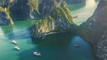 Những điểm đến trên thế giới giống nhau đến ngỡ ngàng, trong đó có vịnh Hạ Long