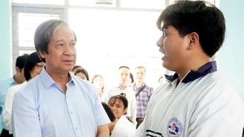 Bộ trưởng Nguyễn Kim Sơn kiểm tra việc chuẩn bị thi tốt nghiệp tại Gia Lai