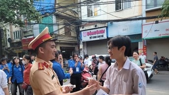 Hà Nội: Giao thông, an ninh bảo đảm trong sáng đầu tiên thí sinh thi vào lớp 10