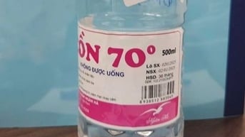 Dùng cồn... súc miệng, người đàn ông hôn mê