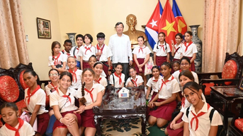 Học sinh Cuba yêu thích tìm hiểu văn hóa và lịch sử Việt Nam