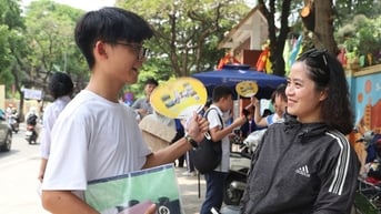 Thi Văn vào lớp 10 Hà Nội: Thí sinh mừng vui vì "đề gần gũi, dễ viết"