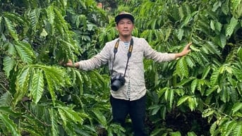 Từ cậu bé thất học trở thành ông chủ thương hiệu "Shin Coffee”