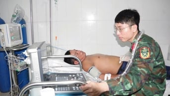 Quân y đảo Trường Sa cấp cứu, phẫu thuật cắt ruột thừa kịp thời cho ngư dân
