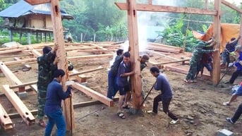 Thủ tướng yêu cầu quyết liệt, thần tốc hơn nữa, quyết tâm xoá nhà tạm, nhà dột nát trước 31/8/2025