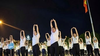 Khoảng 900 VĐV tham gia đồng diễn Yoga ở Quảng Ngãi