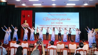 Tự hào giai điệu người làm báo