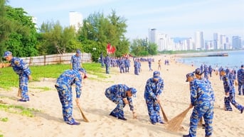Chiến sĩ Hải quân hưởng ứng Ngày Chủ nhật xanh, lan tỏa thông điệp vì môi trường biển