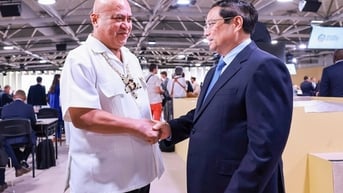 Thủ tướng Phạm Minh Chính gặp Thủ tướng Tuvalu