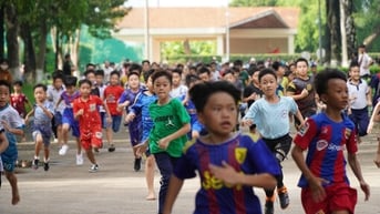 Chung tay chăm lo trẻ em con công nhân, lao động