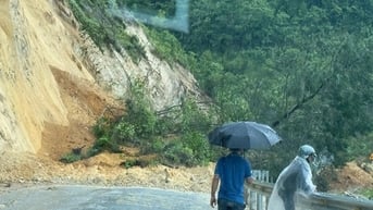 Mưa lớn kéo dài gây sạt lở đất nghiêm trọng ở Lai Châu