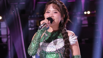 Phương Mỹ Chi mang Rock hạt gạo, hát ‘là người Việt Nam xin cảm ơn cuộc đời’ gây bão ở Sing! Asia