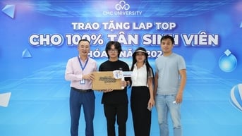 Trường đại học CMC tặng laptop cho tân sinh viên cùng quỹ học bổng 96 tỉ đồng