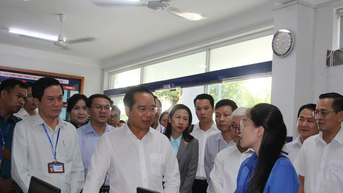 ប្រធានគណៈកម្មាធិការប្រជាជនទីក្រុងហូជីមិញពិនិត្យសកម្មភាពរបស់រដ្ឋាភិបាលថ្នាក់ឃុំថ្មីនៅវួដ Di An