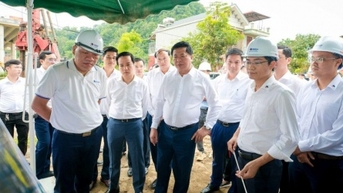 Chỉ đạo nóng của Bộ trưởng Bộ Xây dựng tại công trường cao tốc Đồng Đăng - Trà Lĩnh