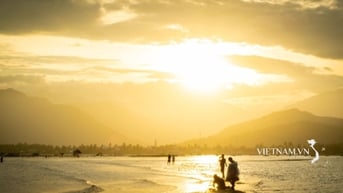 Hoàng hôn ở làng chài Vạn Giã