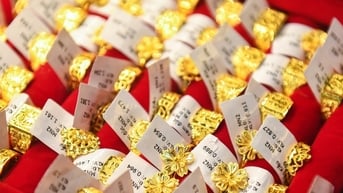 Dự báo giá vàng ngày mai 11/7/2025 SJC "giữ thế" nào trước bão nợ công 3.400 tỷ USD