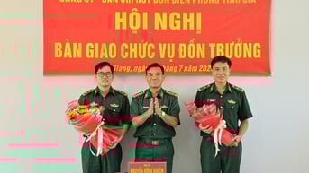 Bàn giao chức vụ Đồn trưởng Đồn Biên phòng Vĩnh Gia