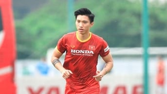 Văn Hậu đã ra sân tập