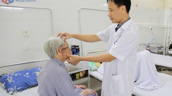 Phẫu thuật thành công khối ung thư lớn vùng mặt cho cụ bà 96 tuổi