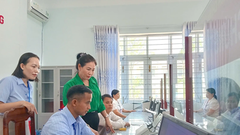 Phó Chủ tịch HĐND tỉnh Gia Lai Huỳnh Thúy Vân làm việc tại xã An Vinh
