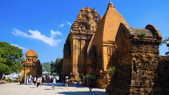 Phân luồng đảm bảo an toàn giao thông cho sự kiện Lễ công bố và đón nhận bằng xếp hạng di tích quốc gia đặc biệt Tháp Bà Pô Nagar