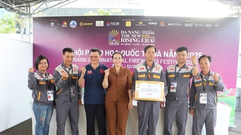 Lãnh đạo thành phố động viên hai đội pháo hoa trước thềm chung kết