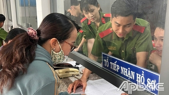 Công an phường Đạo Thạnh tổ chức Chương trình "Đội hình bình dân học vụ số"