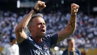 PSG đánh bại Real Madrid, HLV Enrique chỉ thẳng cầu thủ nhận Quả bóng Vàng