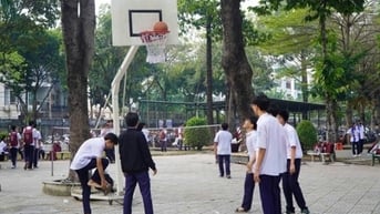 TP. Hồ Chí Minh dự kiến cấm học sinh dùng điện thoại trong trường học