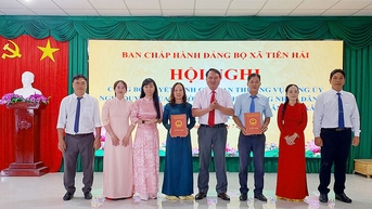 បង្កើតកោសិកាបក្សចំនួន៨ ក្រោមគណៈកម្មាធិការបក្សឃុំ Tien Hai